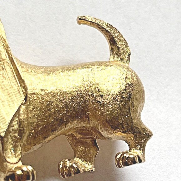 Marcel BOUCHER Basset Hound Figural Pin Brooch Gold Toned Signed Vintage - Picture 7 of 12